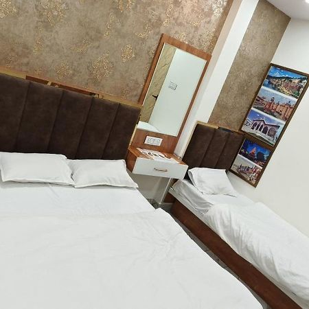 Hotel Malay Inn Udždžain Exteriér fotografie