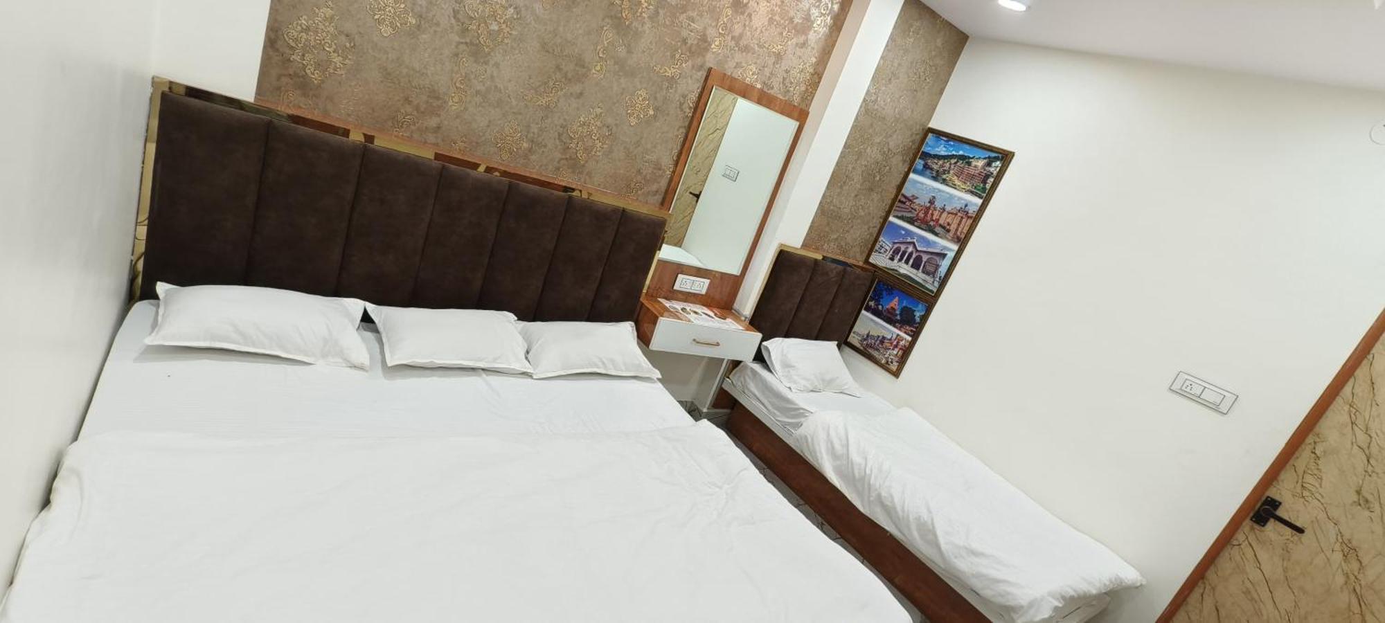 Hotel Malay Inn Udždžain Exteriér fotografie