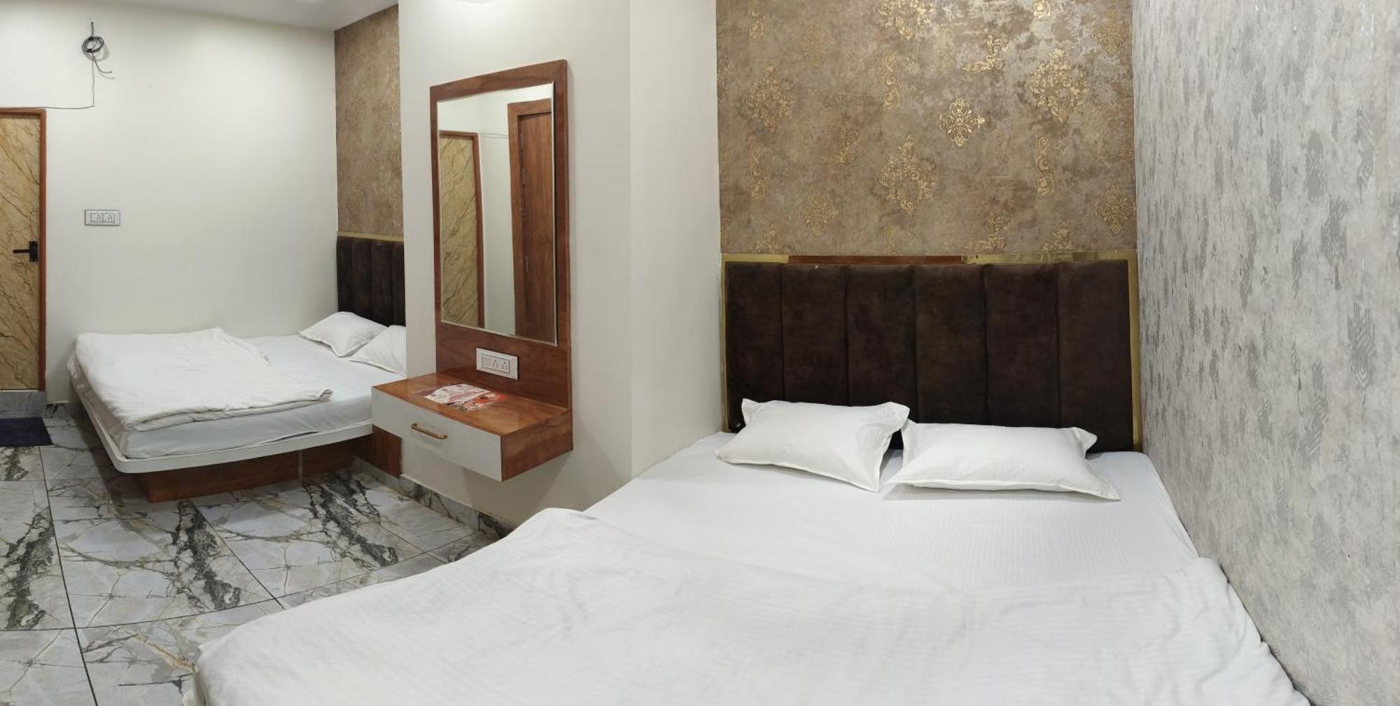 Hotel Malay Inn Udždžain Exteriér fotografie