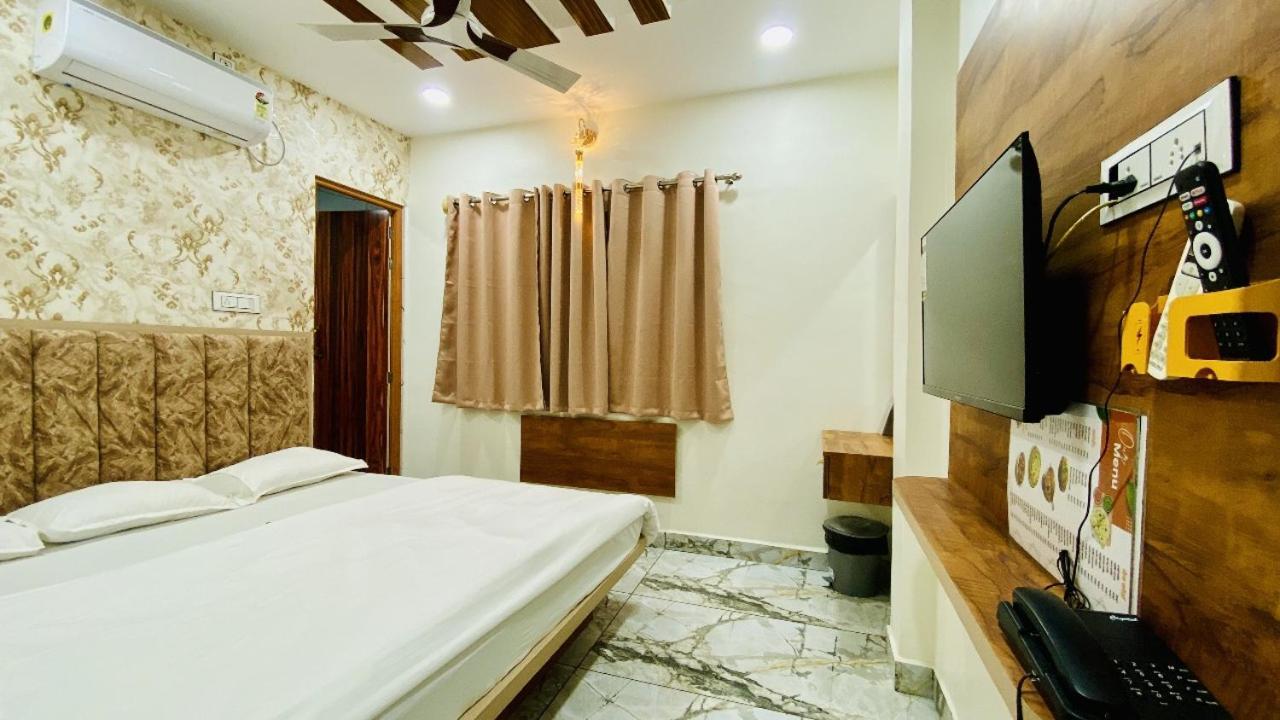 Hotel Malay Inn Udždžain Exteriér fotografie