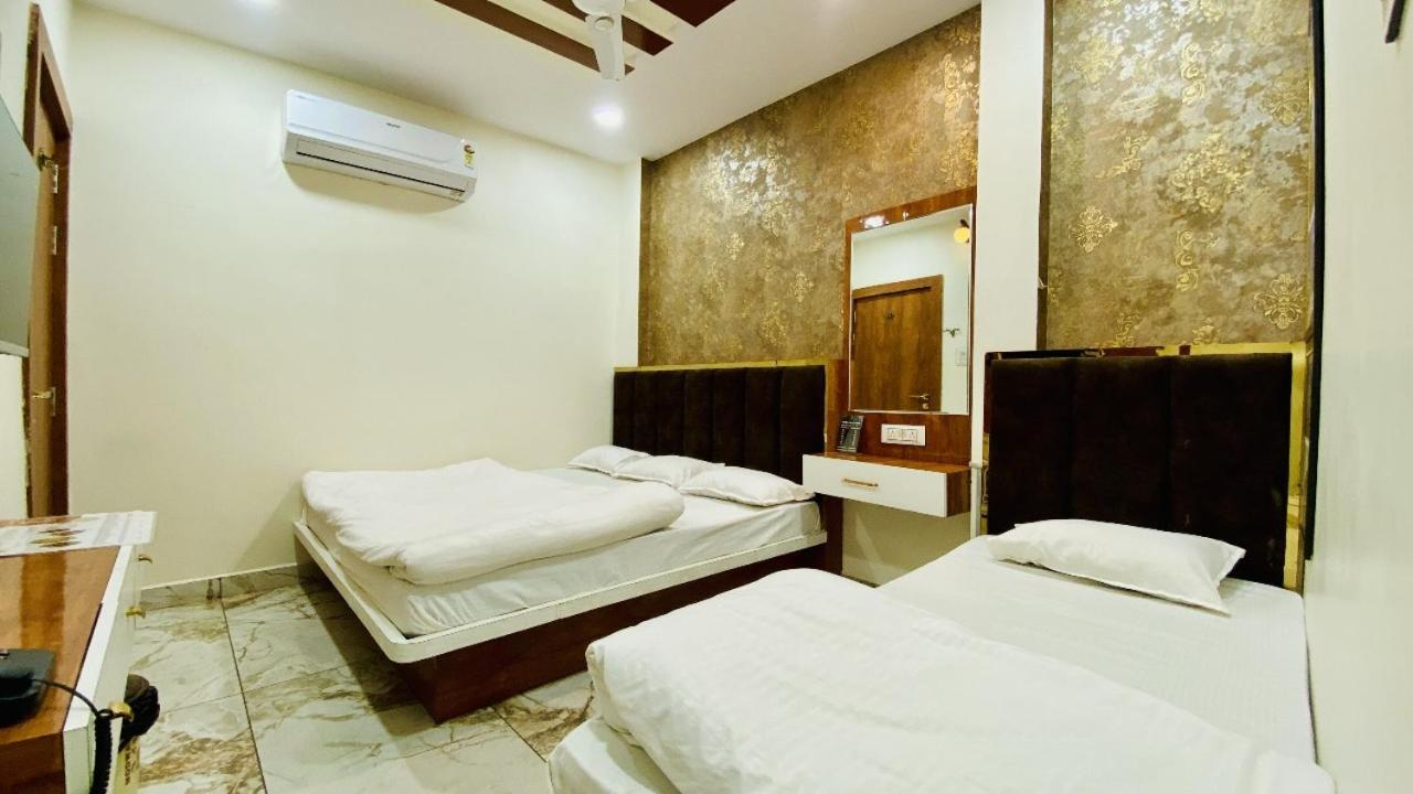 Hotel Malay Inn Udždžain Exteriér fotografie