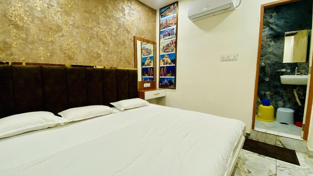Hotel Malay Inn Udždžain Exteriér fotografie