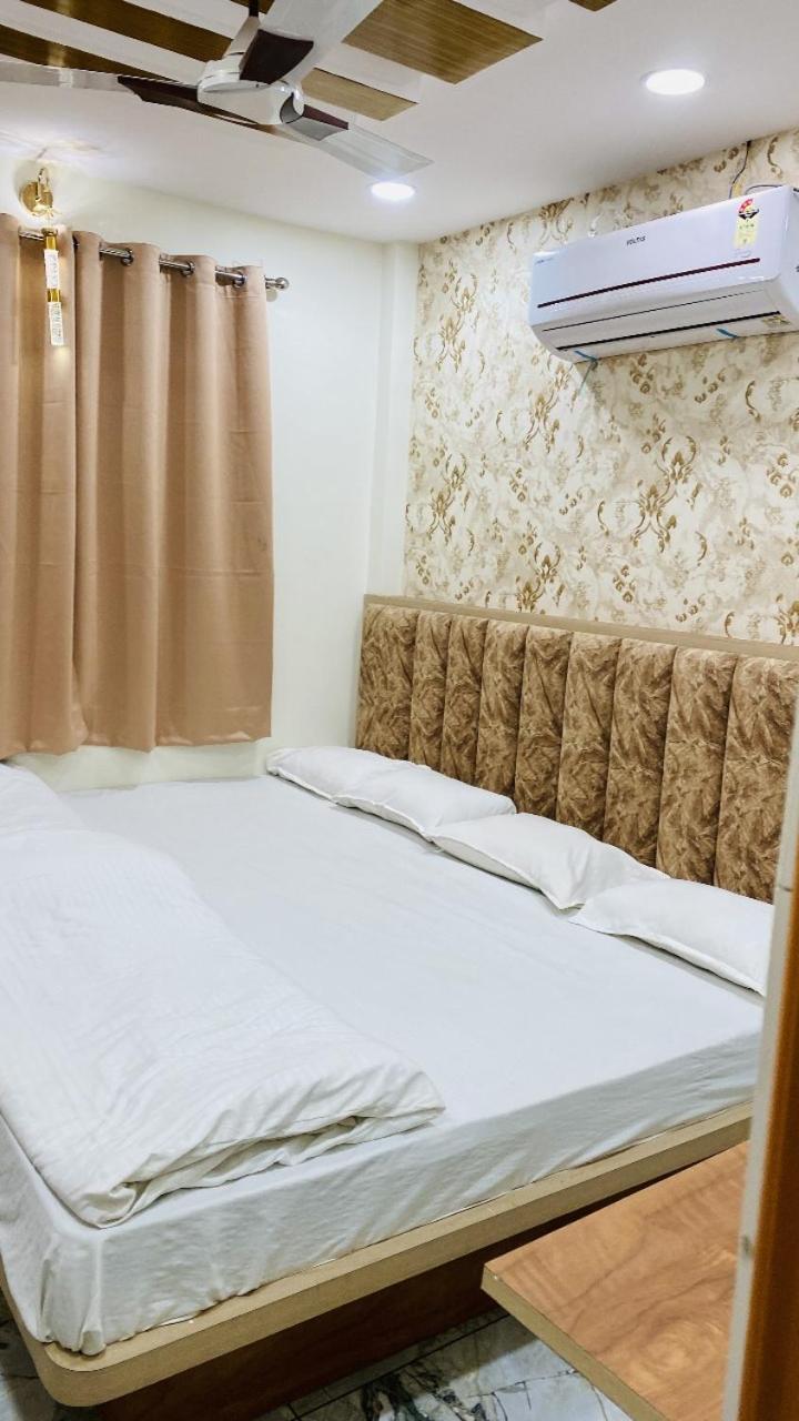 Hotel Malay Inn Udždžain Exteriér fotografie