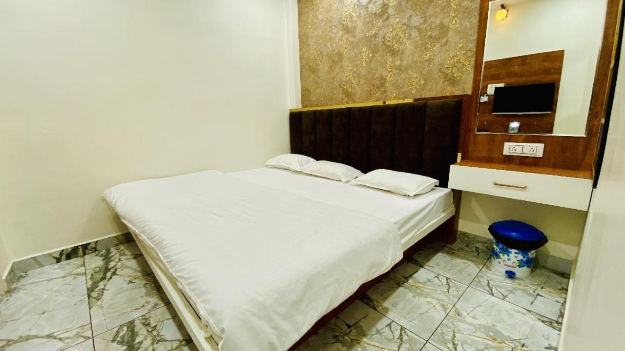 Hotel Malay Inn Udždžain Exteriér fotografie