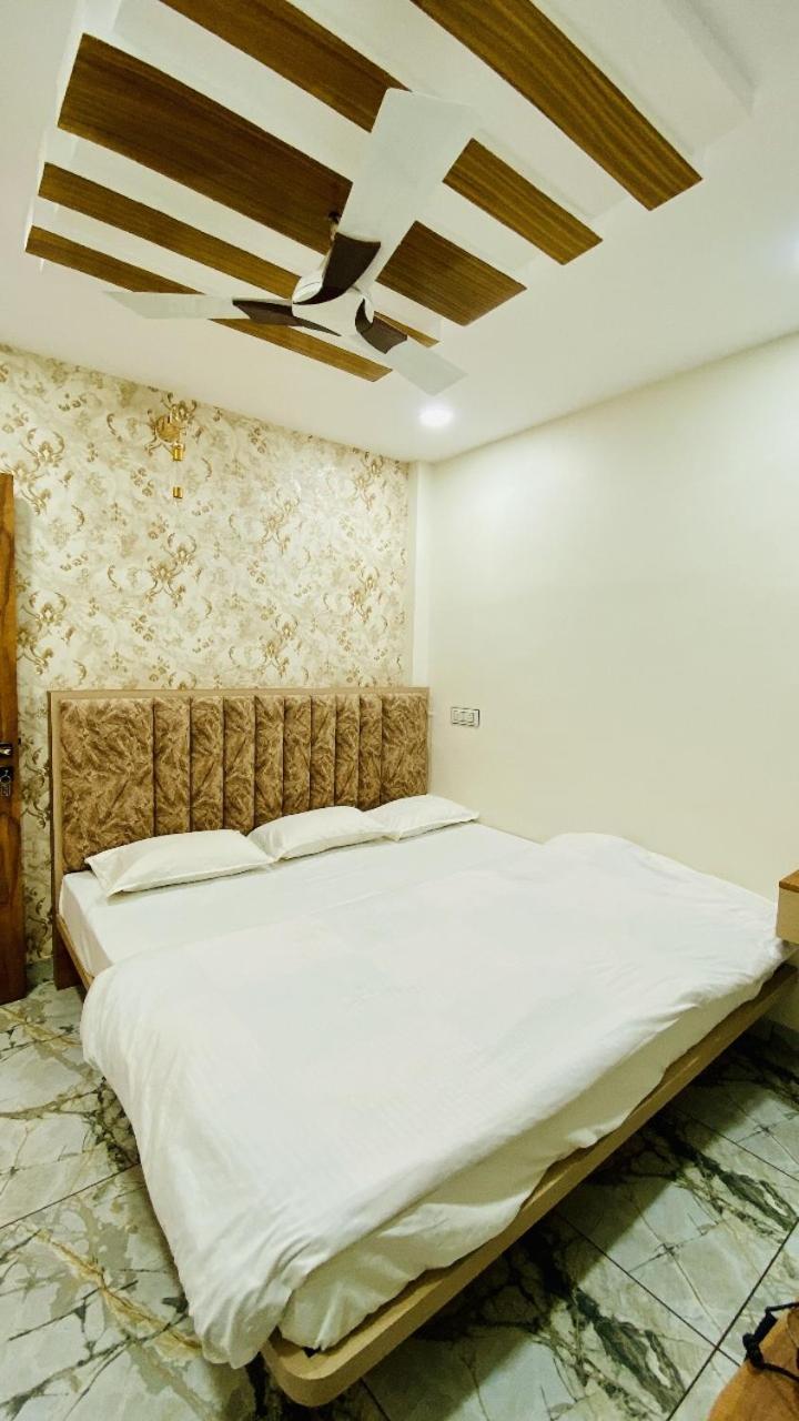 Hotel Malay Inn Udždžain Exteriér fotografie