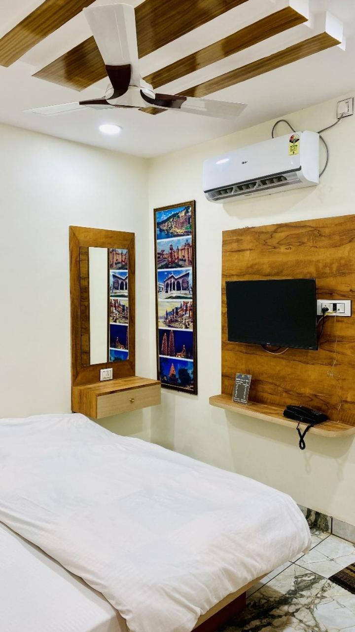 Hotel Malay Inn Udždžain Exteriér fotografie