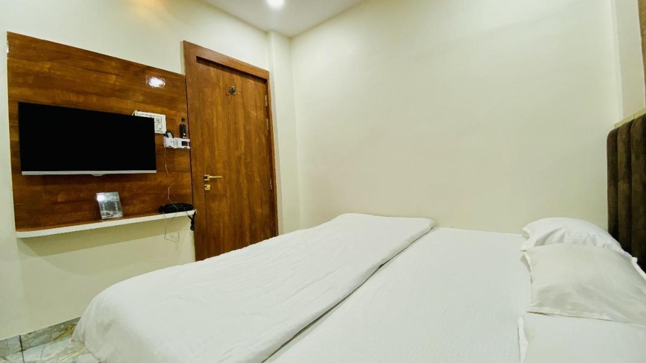 Hotel Malay Inn Udždžain Exteriér fotografie
