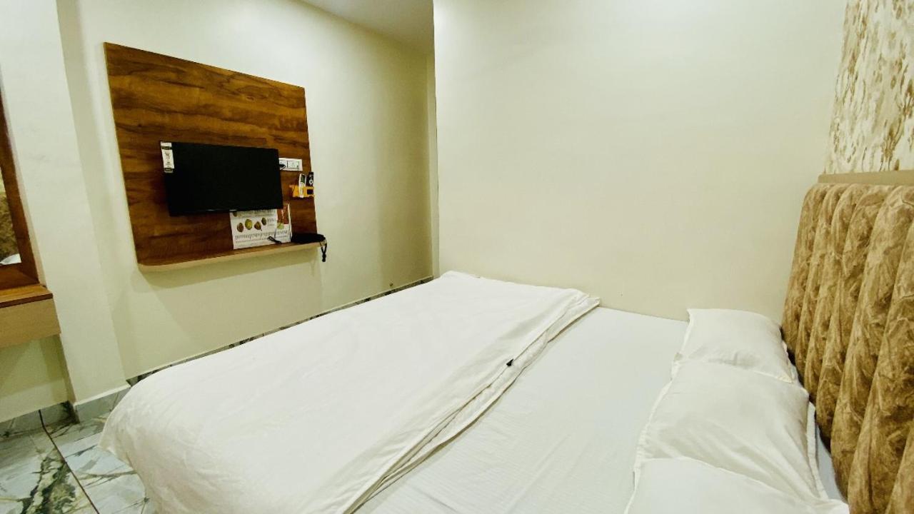 Hotel Malay Inn Udždžain Exteriér fotografie